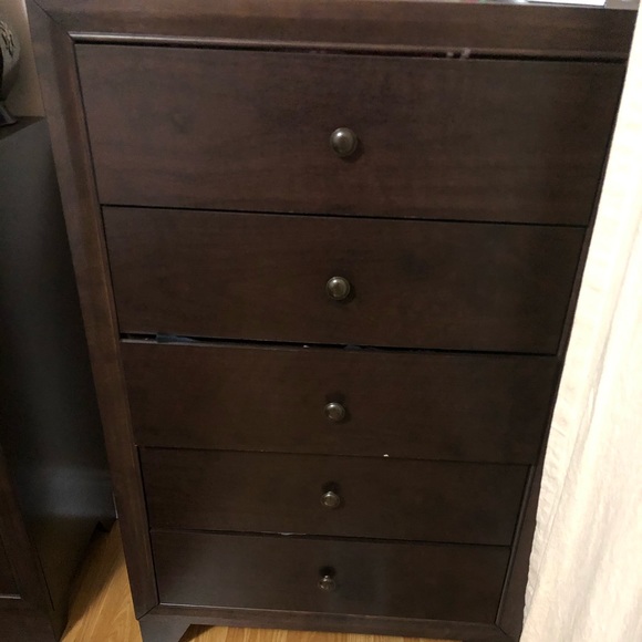 Bedroom set - Picture 2 of 4